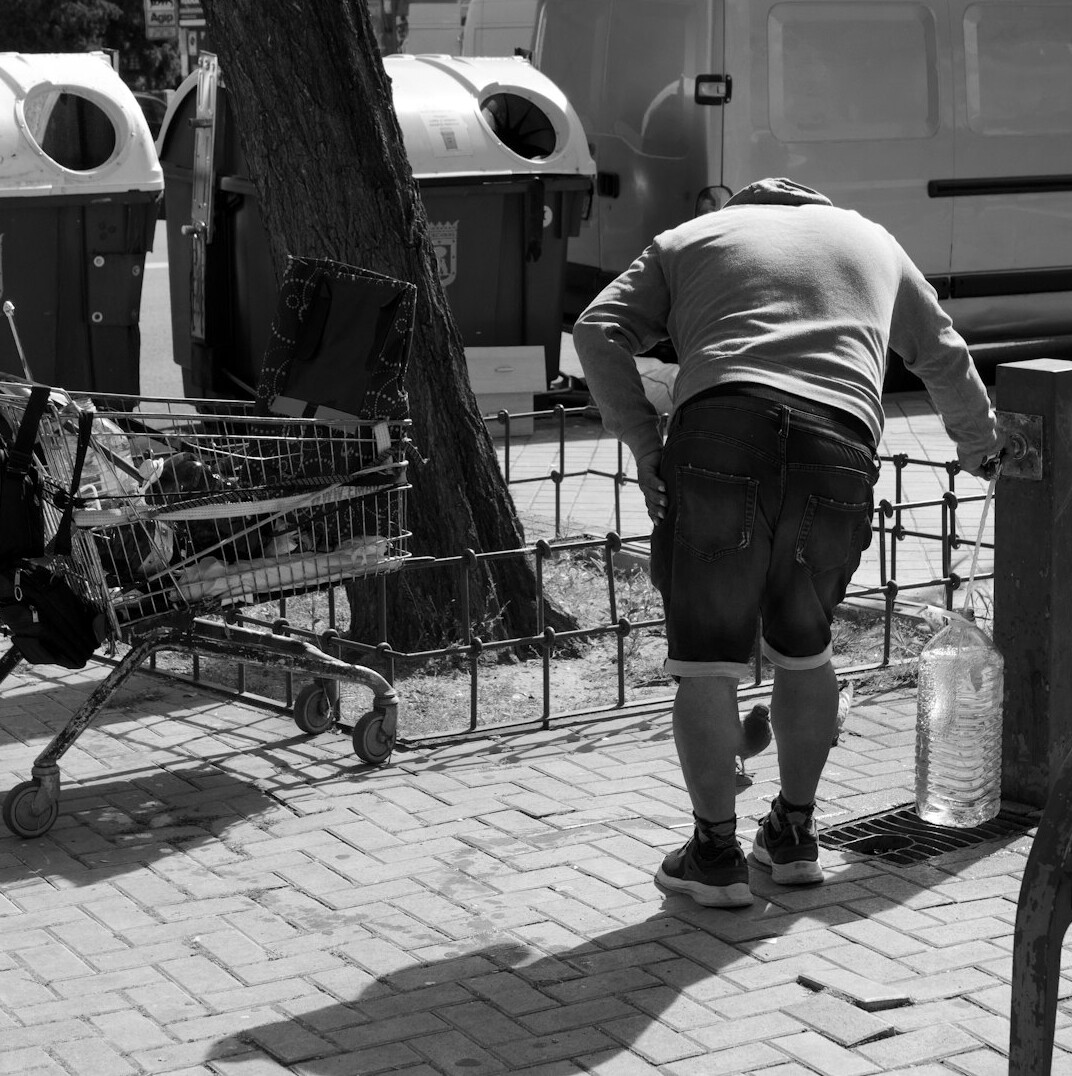 shoplifter caught on camera