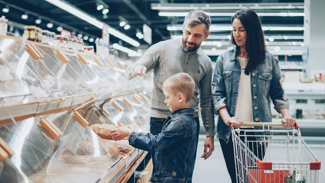 couple shopping in grocery